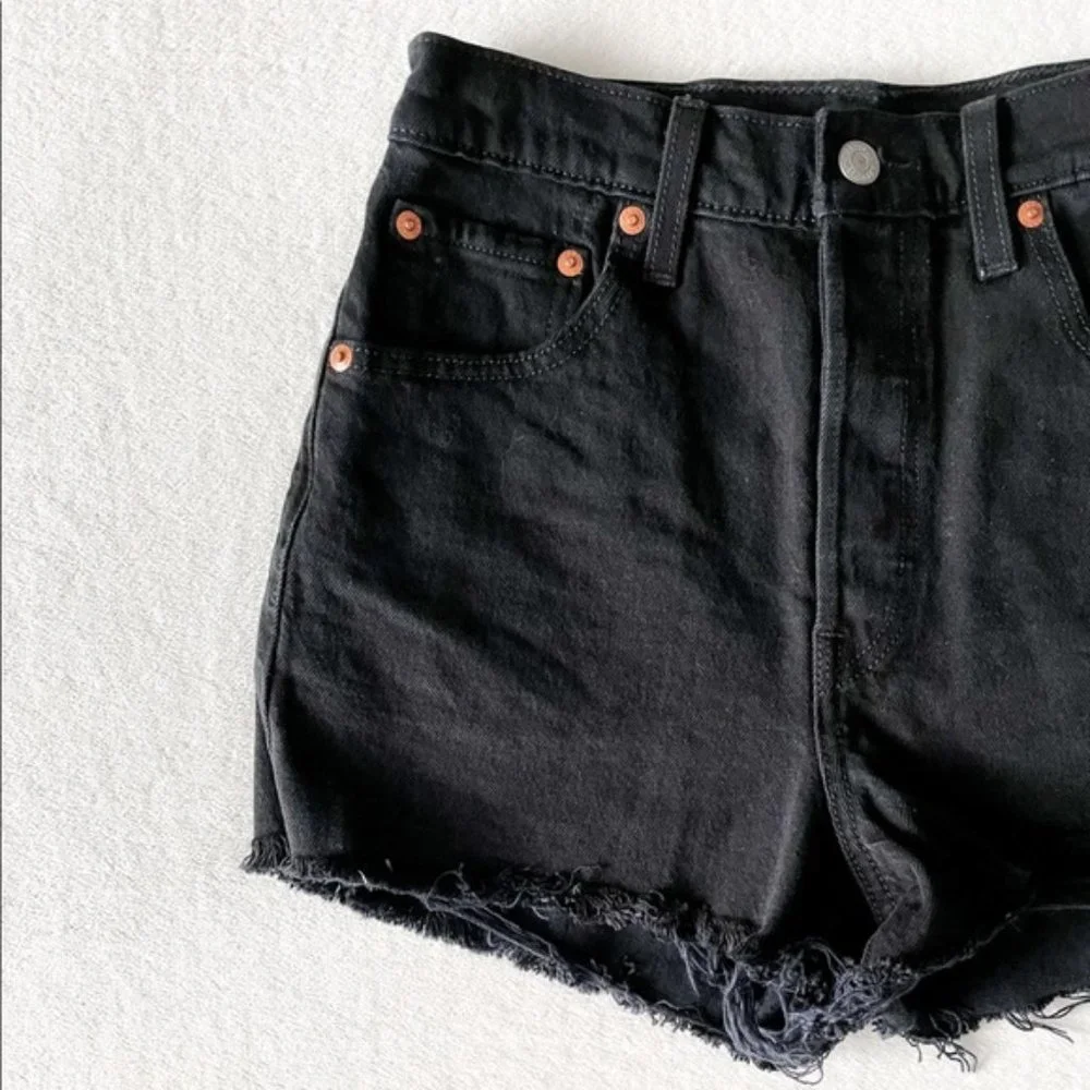 Levi’s Ribcage Short - Picture 5 of 10